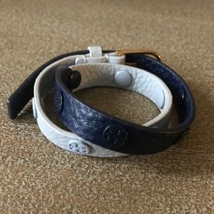 TORY BURCH DOUBLE WRAP LOGO STUD BRACELET